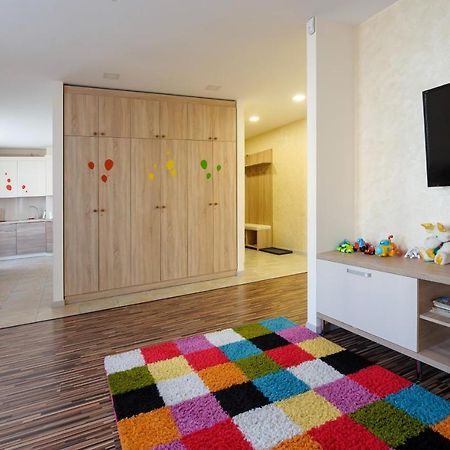 Colored Balloons - 3 Bedrooms, 3 Bathrooms, Equipped Large Apartments Lviv Kültér fotó