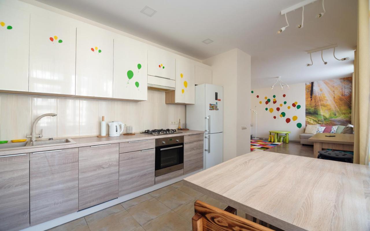Colored Balloons - 3 Bedrooms, 3 Bathrooms, Equipped Large Apartments Lviv Kültér fotó