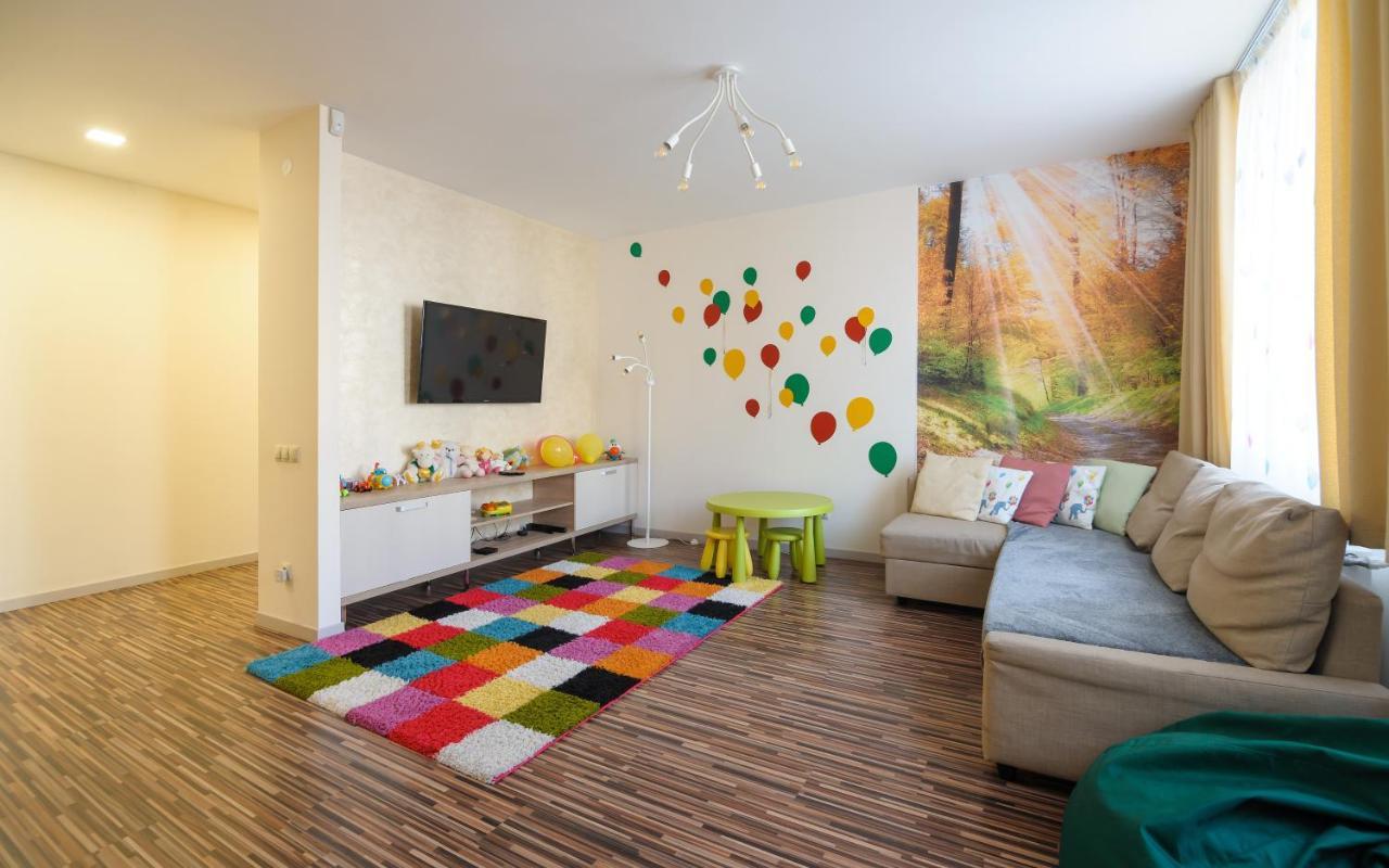 Colored Balloons - 3 Bedrooms, 3 Bathrooms, Equipped Large Apartments Lviv Kültér fotó
