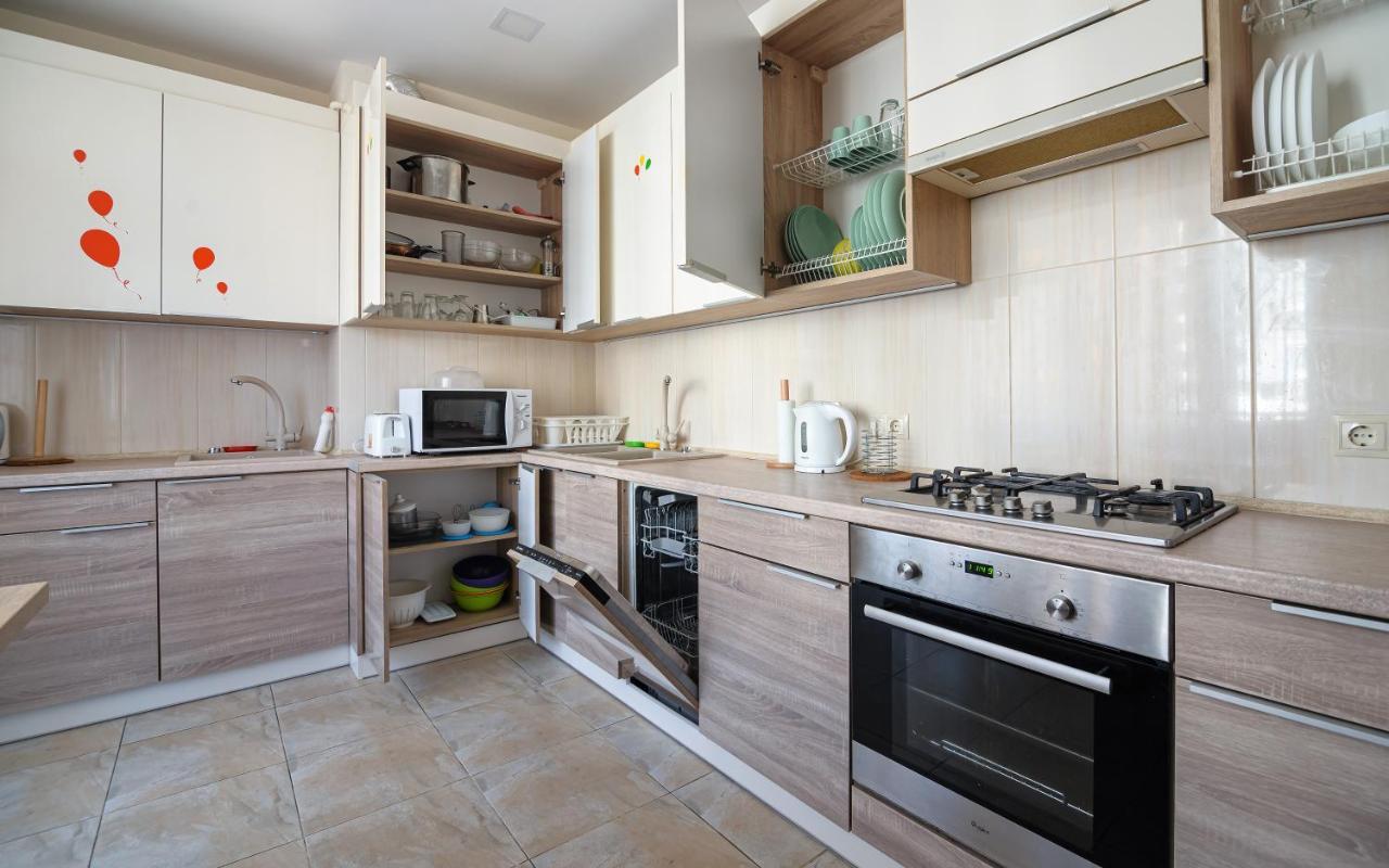 Colored Balloons - 3 Bedrooms, 3 Bathrooms, Equipped Large Apartments Lviv Kültér fotó