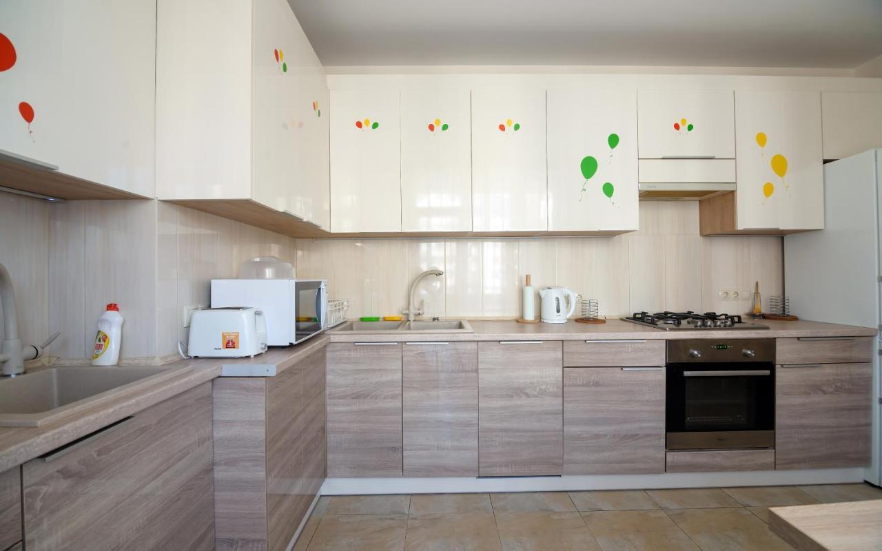 Colored Balloons - 3 Bedrooms, 3 Bathrooms, Equipped Large Apartments Lviv Kültér fotó