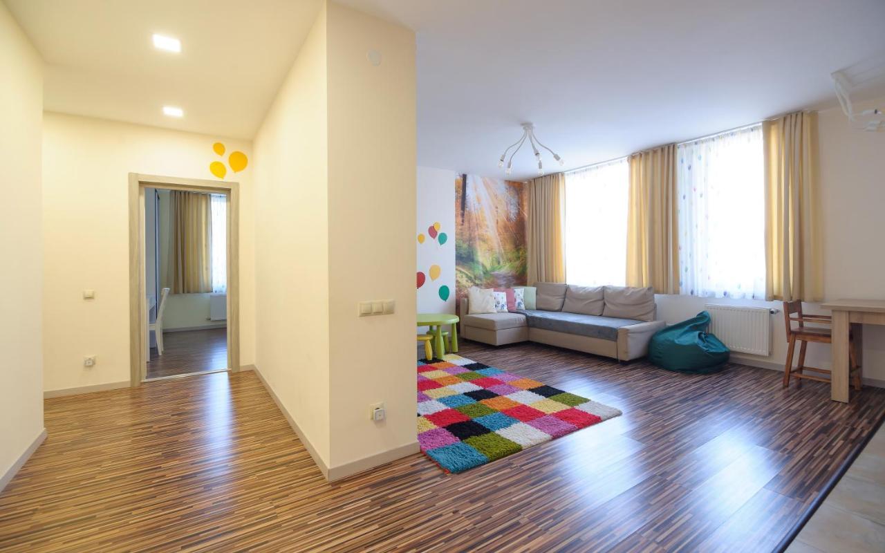 Colored Balloons - 3 Bedrooms, 3 Bathrooms, Equipped Large Apartments Lviv Kültér fotó