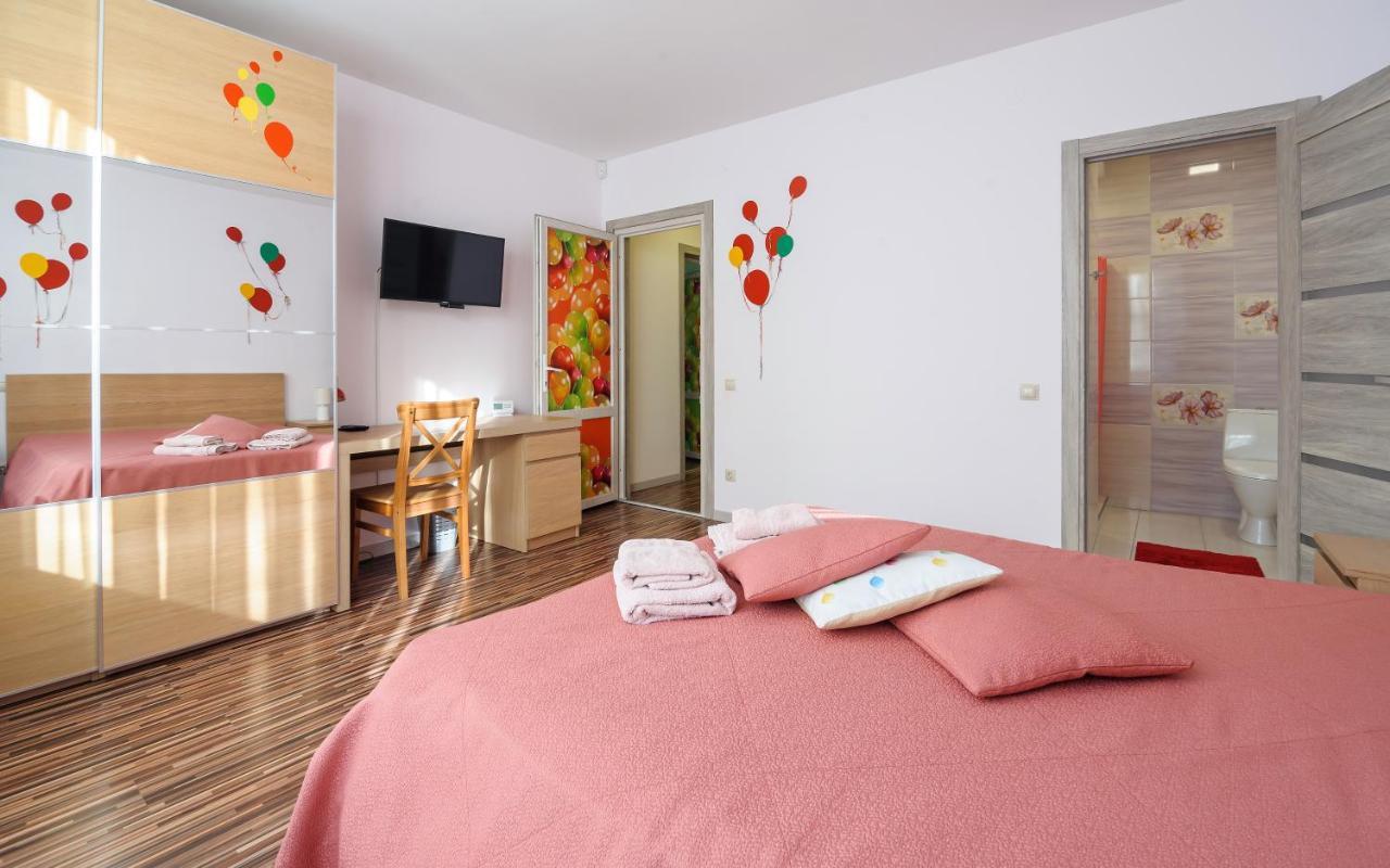 Colored Balloons - 3 Bedrooms, 3 Bathrooms, Equipped Large Apartments Lviv Kültér fotó